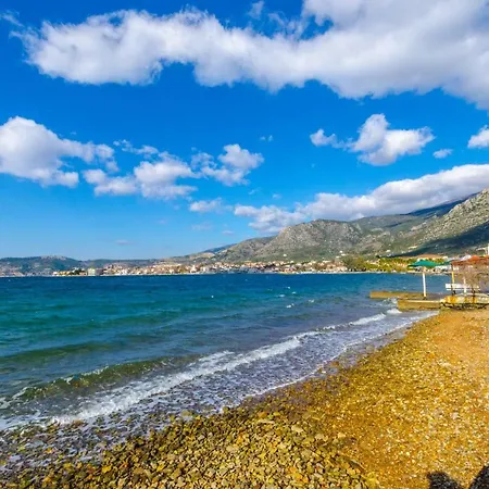 בית נופש Sutralee Beach House אגריה